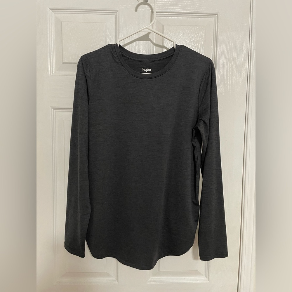 Reitmans Hyba long sleeve active top, dark grey, size M, round hem